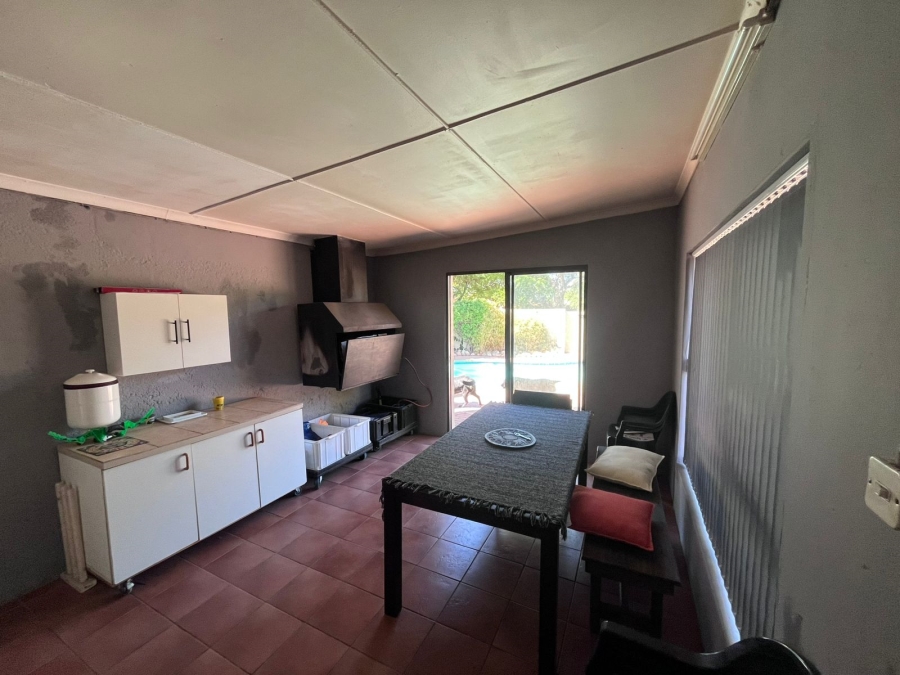 5 Bedroom Property for Sale in Rouxpark Western Cape